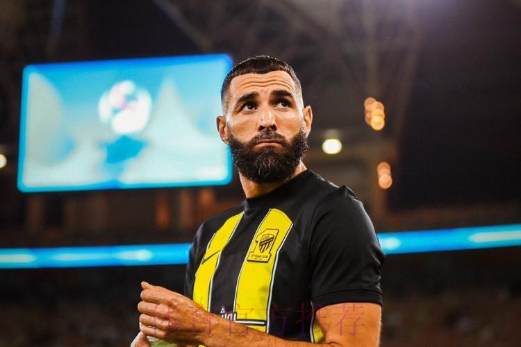 阿斯主编:此役皇马只有本泽马踢出了应有的水平 阿斯主编:此役皇马只有本泽马踢出了应有的水平